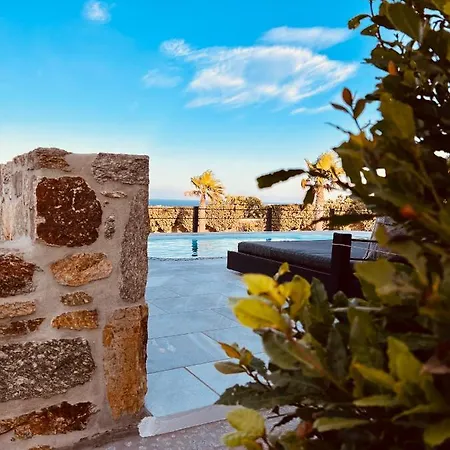 Aurora Mykonos カラファティス